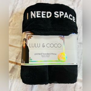 Lulu & Coco Hooded Throw